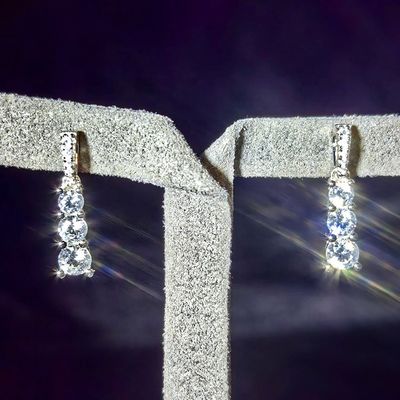 Luxury Elegant VVS Moissanite Rhodium Plated Women Stud Drop Earrings With 925 Sterling Silver Pass Diamond Tester