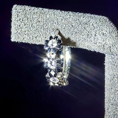 GRA Fine Jewelry D Color Moissanite Women Cute Daisy Flower Hoop Earrings With 925 Sterling Silver Pass Diamond Tester