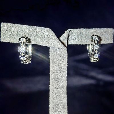 GRA Fine Jewelry D Color Moissanite Women Cute Daisy Flower Hoop Earrings With 925 Sterling Silver Pass Diamond Tester