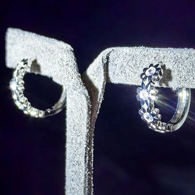 GRA Fine Jewelry D Color Moissanite Women Cute Daisy Flower Hoop Earrings With 925 Sterling Silver Pass Diamond Tester