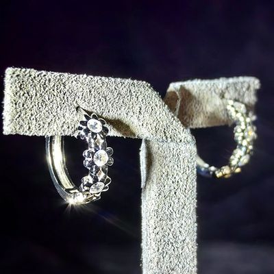 GRA Fine Jewelry D Color Moissanite Women Cute Daisy Flower Hoop Earrings With 925 Sterling Silver Pass Diamond Tester