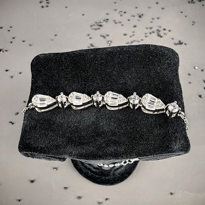 Trendy Fine Jewelry Light Luxury 925 Sterling Silver Rhodium Plated Exquisite Pear Cut Moissanite Charm Bracelet Women